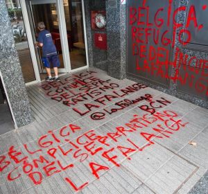 Pintadas contra Puigdemont en el consulado de Bélgica en Barcelona Pintadas contra Puigdemont en el consulado de Bélgica en Barcelona