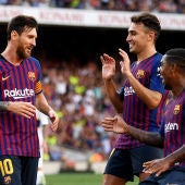 Los jugadores del Barça celebran el gol de Messi