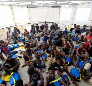 Varios inmigrantes rescatados del Aquarius Varios inmigrantes rescatados del Aquarius
