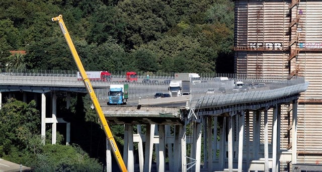 Sigue la búsqueda de posibles desaparecidos entre los escombros del puente de Génova Sigue la búsqueda de posibles desaparecidos entre los escombros del puente de Génova