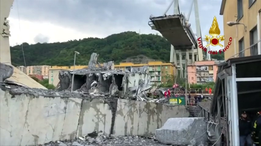 La Fiscalía de Génova investigará el derrumbe del viaducto y teme "un error humano" La Fiscalía de Génova investigará el derrumbe del viaducto y teme "un error humano"