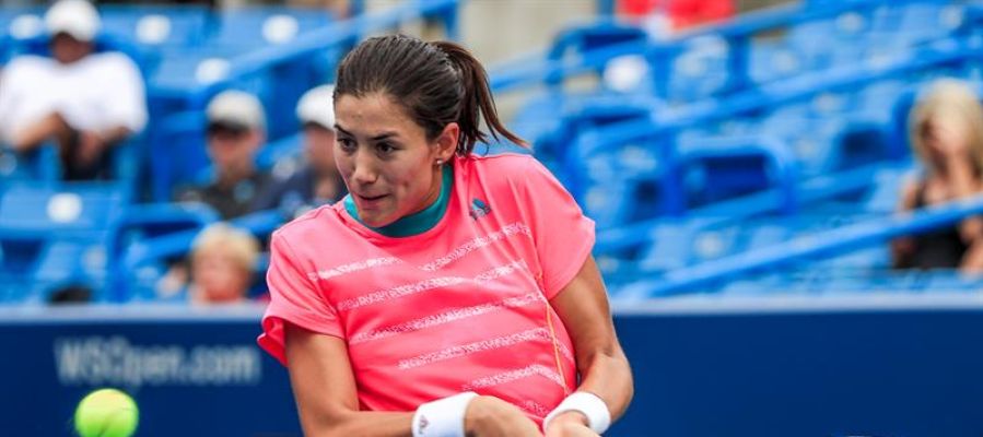 Garbiñe Muguruza golpea una bola Garbiñe Muguruza golpea una bola
