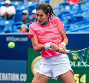 Garbiñe Muguruza golpea una bola Garbiñe Muguruza golpea una bola