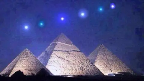 Los planetas alineados sobre las pirámides Los planetas alineados sobre las pirámides