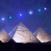 Los planetas alineados sobre las pirámides