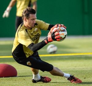 El internacional polaco Tyton defendió la portería del Elche durante su última temporada en Primera División. El internacional polaco Tyton defendió la portería del Elche durante su última temporada en Primera División.