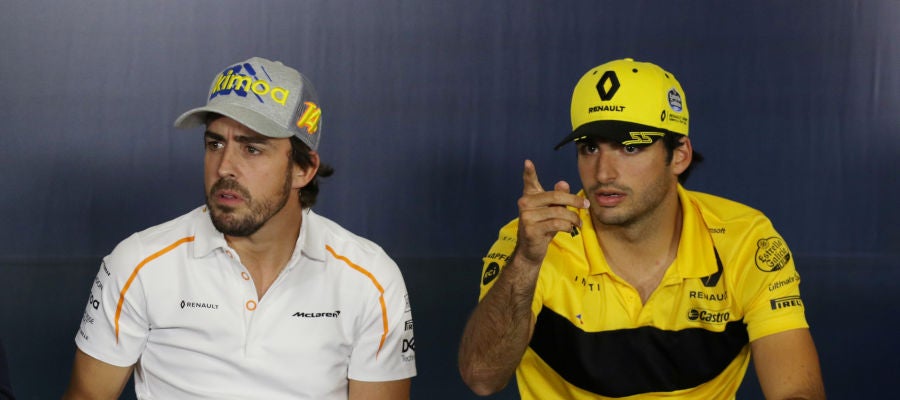 Fernando Alonso y Carlos Sainz, durante una rueda de prensa Fernando Alonso y Carlos Sainz, durante una rueda de prensa