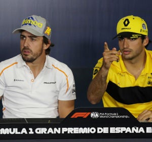 Fernando Alonso y Carlos Sainz, durante una rueda de prensa Fernando Alonso y Carlos Sainz, durante una rueda de prensa