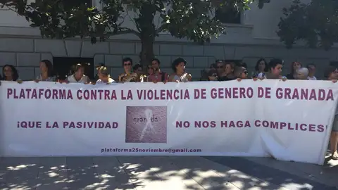 Concentración en repulsa al crimen de violencia de género sucedido en Dúrcal Concentración en repulsa al crimen de violencia de género sucedido en Dúrcal