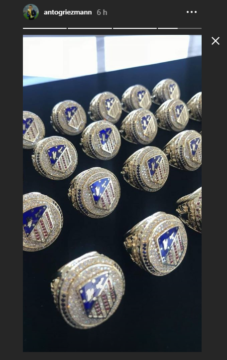 Griezmann regala a sus compañeros del Atlético un anillo de campeones al estilo NBA Griezmann regala a sus compañeros del Atlético un anillo de campeones al estilo NBA
