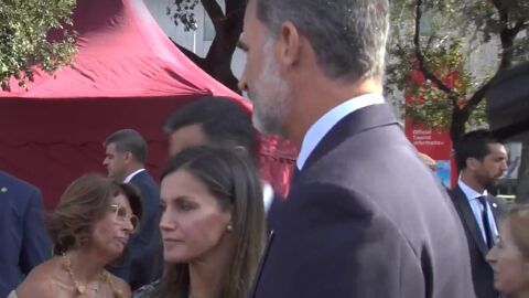 Gritos de apoyo al Rey en su llegada al acto de homenaje en Catalu&ntilde;a