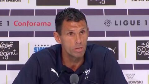 Gustavo Poyet responde a las preguntas de la prensa