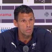 Gustavo Poyet responde a las preguntas de la prensa