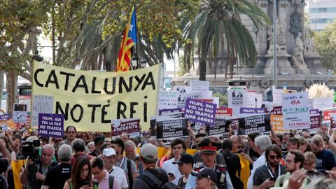Integrantes de los Comit&eacute;s de Defensa de la Rep&uacute;blica (CDR), durante la marcha 