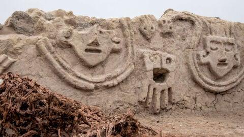 Muro descubierto en las ruinas de Vichama, Per&uacute;