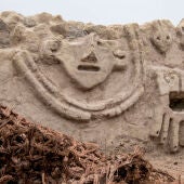 Muro descubierto en las ruinas de Vichama, Perú