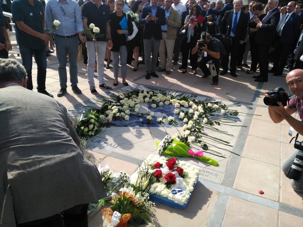 Cambrils recuerda a víctimas del 17A y agradece la labor de la Policía y Emergencias Cambrils recuerda a víctimas del 17A y agradece la labor de la Policía y Emergencias