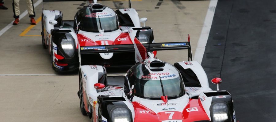 Los dos Toyota, en Silverstone Los dos Toyota, en Silverstone