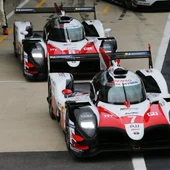 Los dos Toyota, en Silverstone Los dos Toyota, en Silverstone