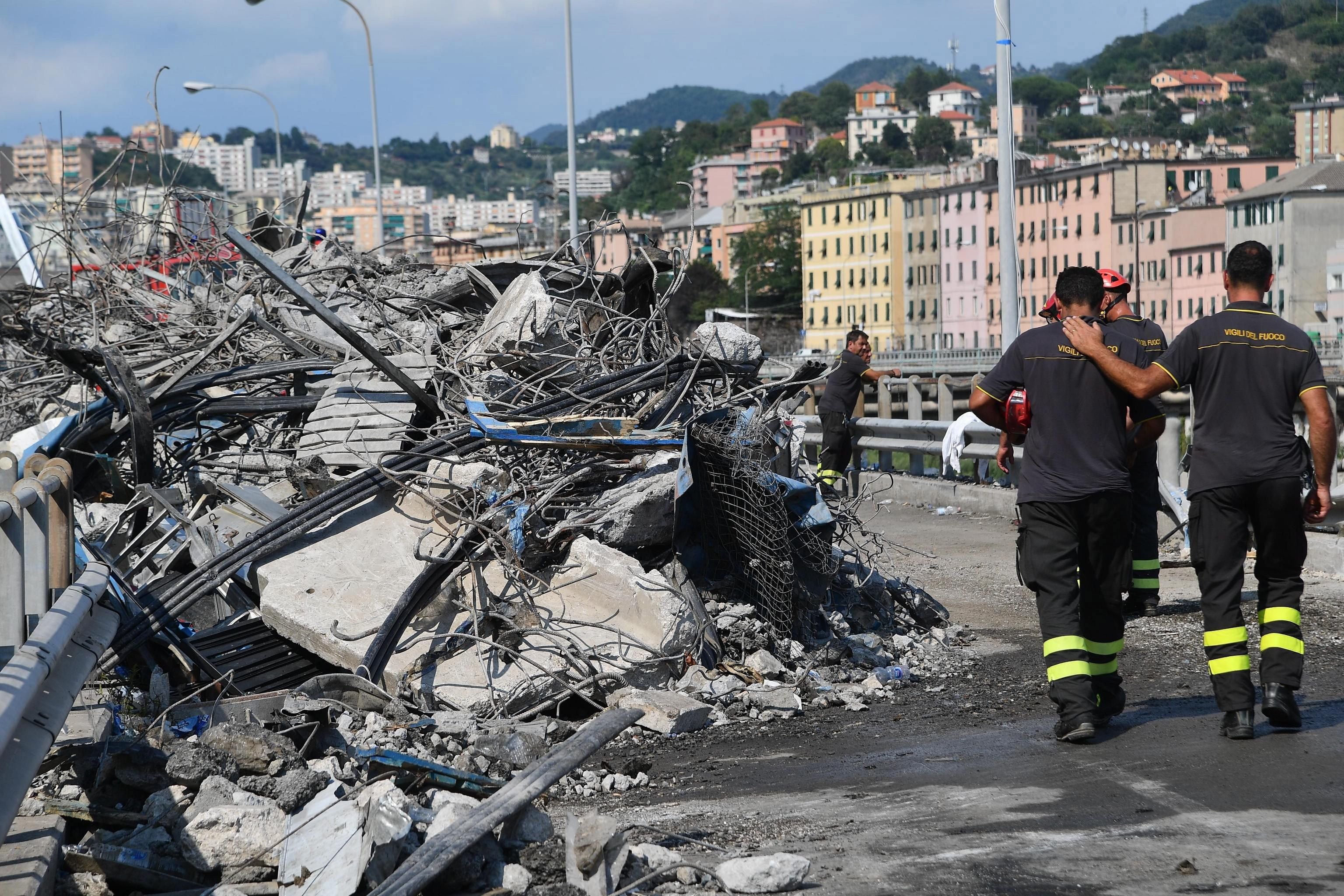 Ascienden a 43 las víctimas del derrumbe del viaducto en Génova Ascienden a 43 las víctimas del derrumbe del viaducto en Génova