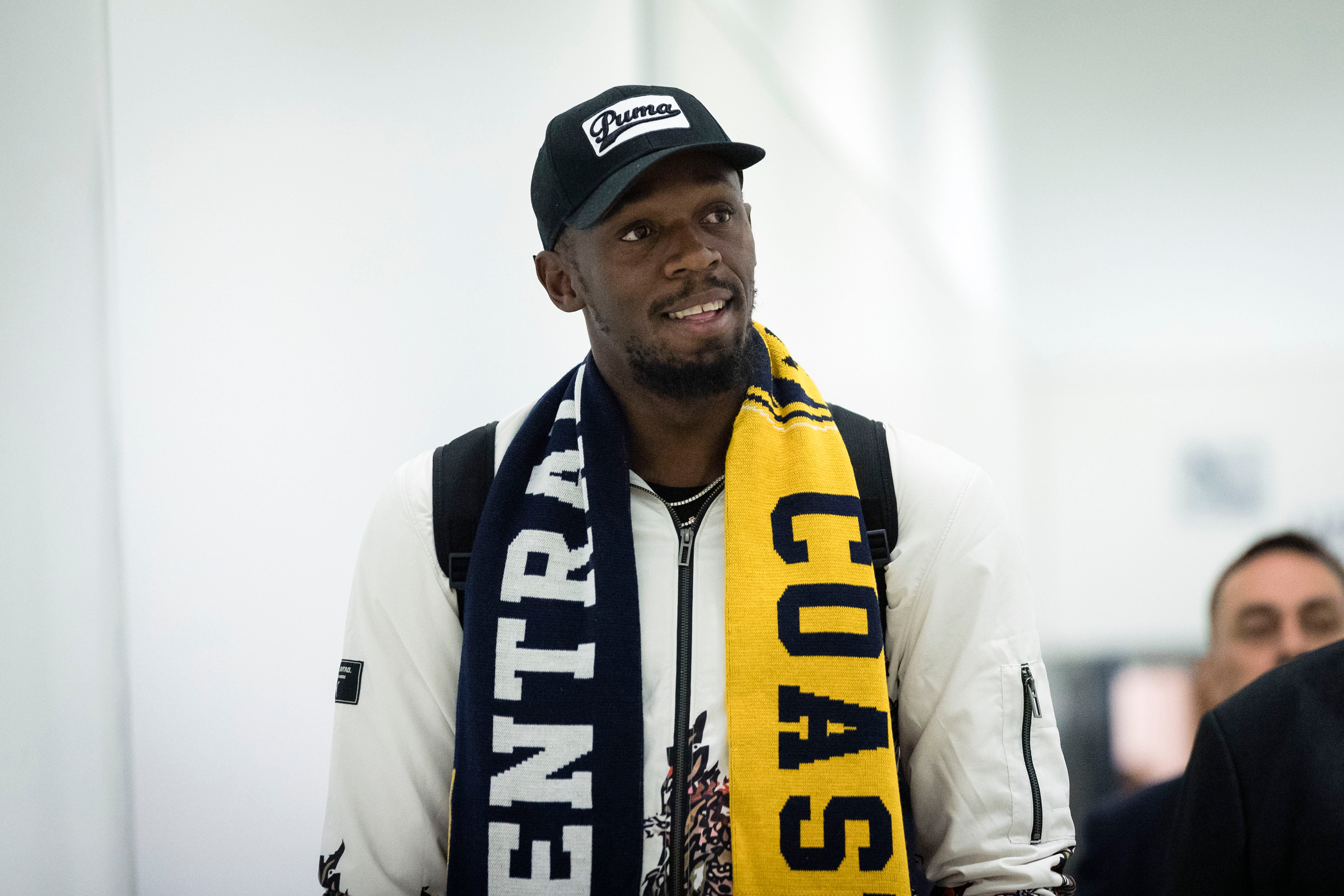 Usain Bolt llega a Sidney para probar "por un periodo indefinido" con el equipo de fútbol del Central Coast Mariners Usain Bolt llega a Sidney para probar "por un periodo indefinido" con el equipo de fútbol del Central Coast Mariners
