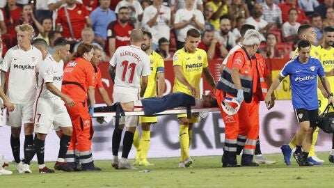 Escudero abandona en camilla el S&aacute;nchez Pizju&aacute;n