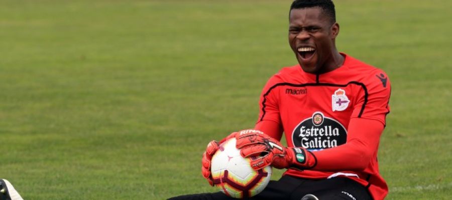 El portero Francis Uzoho, en un entrenamiento con el Depor. El portero Francis Uzoho, en un entrenamiento con el Depor.