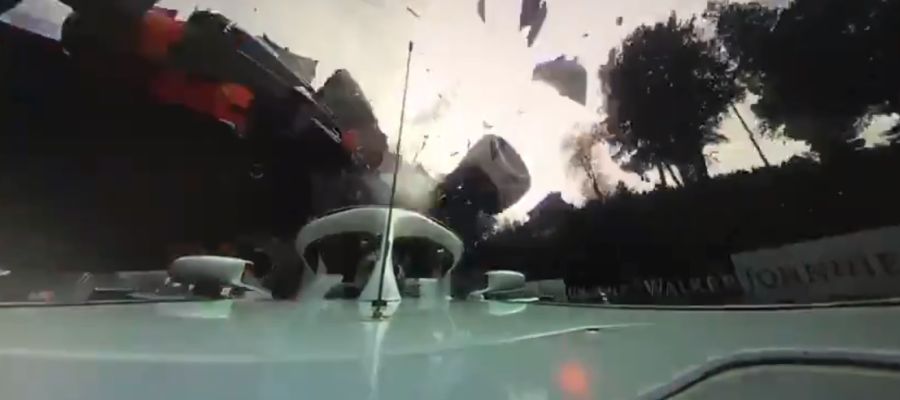 El momento del accidente de Alonso y Leclerc El momento del accidente de Alonso y Leclerc