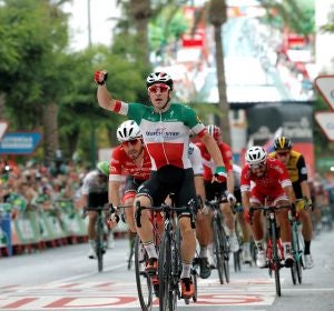 Viviani se impone al esprint en Alhaurín de la Torre, Kwiatkowski sigue líder Viviani se impone al esprint en Alhaurín de la Torre, Kwiatkowski sigue líder
