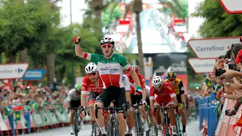 Viviani se impone en la tercera etapa de la Vuelta Viviani se impone en la tercera etapa de la Vuelta