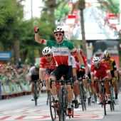 Viviani se impone en la tercera etapa de la Vuelta