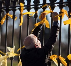 PP y Ciudadanos reclaman a la Fiscalía que actúe ante el aumento de agresiones por los lazos amarillos en Cataluña PP y Ciudadanos reclaman a la Fiscalía que actúe ante el aumento de agresiones por los lazos amarillos en Cataluña