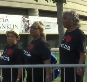 Miles de fans despiden a Aretha Franklin en su capilla ardiente en Detroit Miles de fans despiden a Aretha Franklin en su capilla ardiente en Detroit