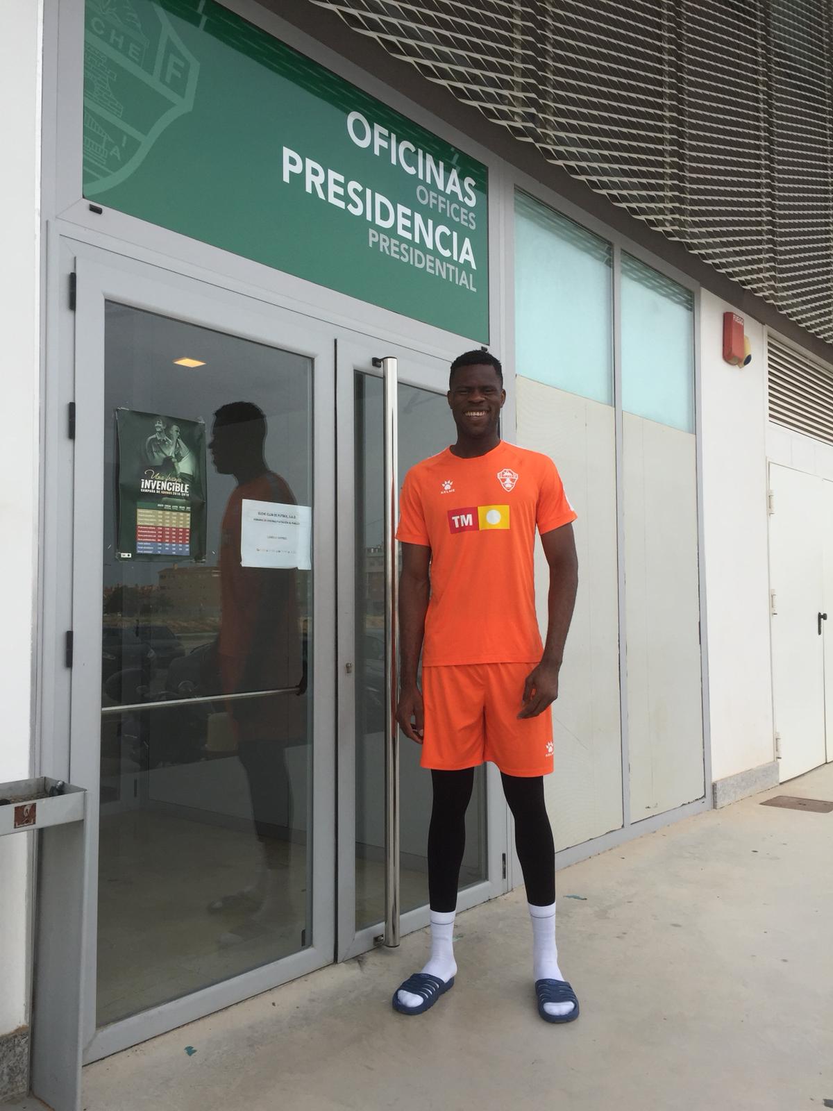 La nueva cláusula de rescisión de Francis Uzoho en Dépor se eleva a 15 y a 25 millones de euros La nueva cláusula de rescisión de Francis Uzoho en Dépor se eleva a 15 y a 25 millones de euros