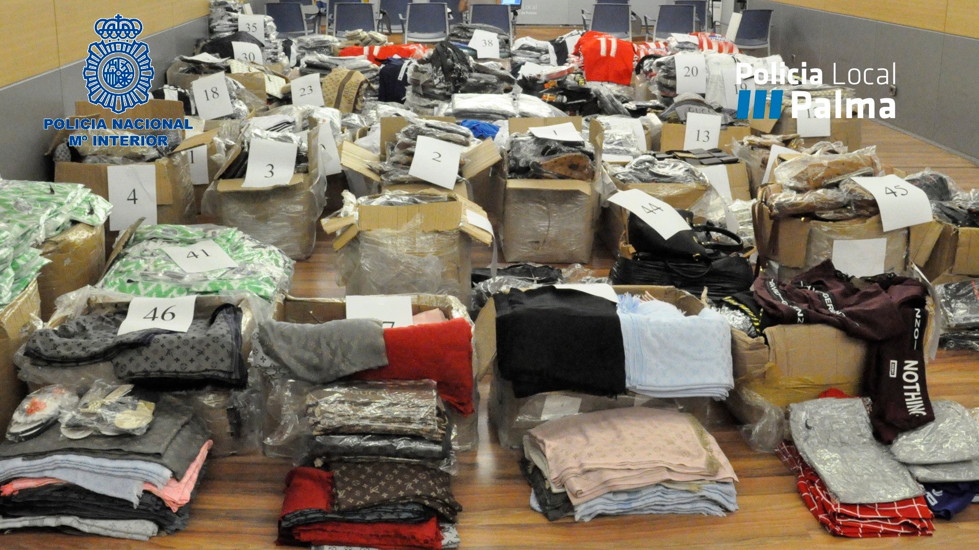 Intervienen 8.300 artículos y localizan un punto clave de distribución de marcas falsificadas en Mallorca Intervienen 8.300 artículos y localizan un punto clave de distribución de marcas falsificadas en Mallorca