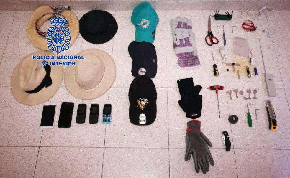 Detenidas tras personas por el robo en una vivienda en Elche Detenidas tras personas por el robo en una vivienda en Elche