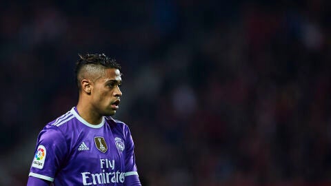 Mariano D&iacute;az, durante un partido con el Real Madrid