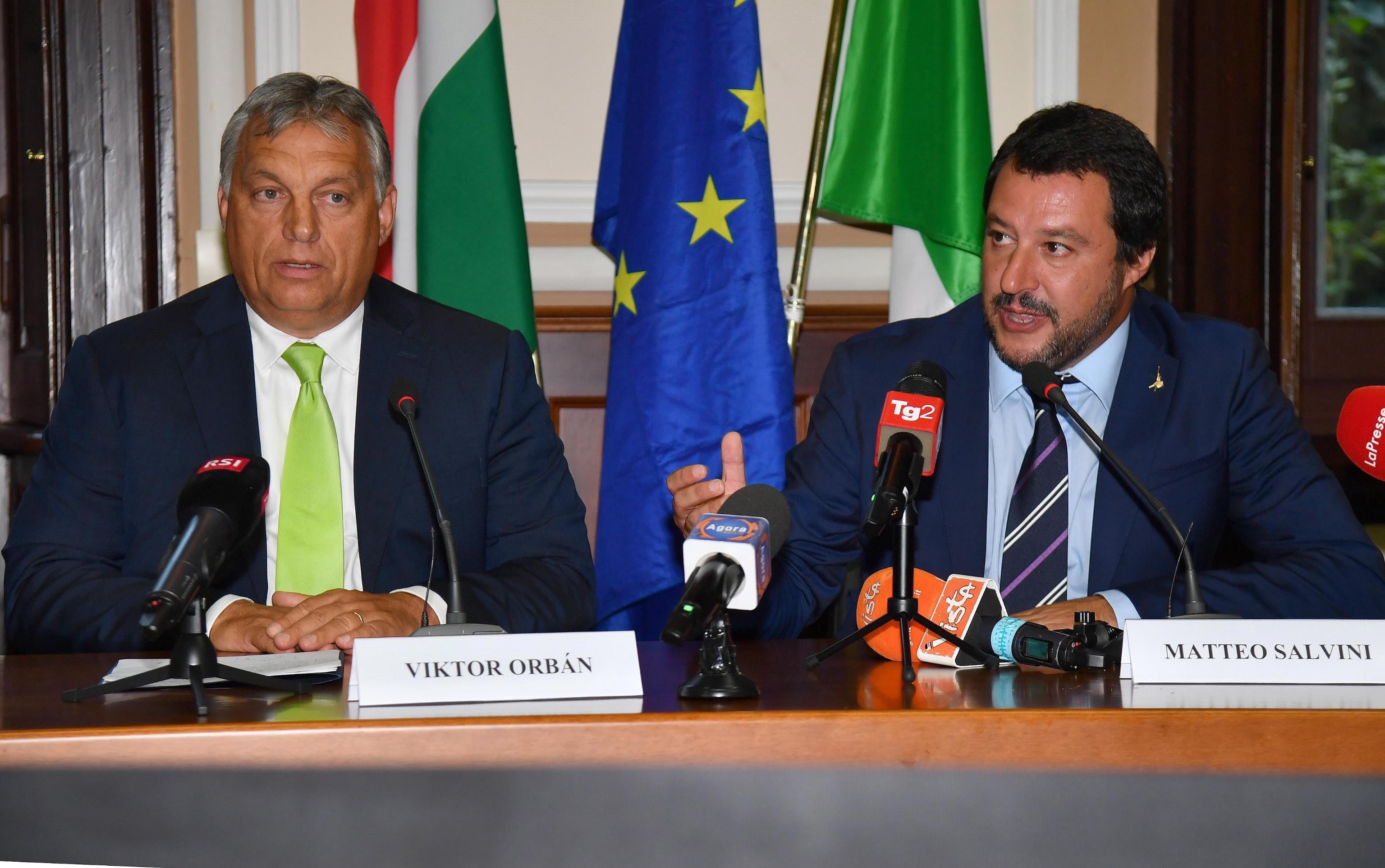 Salvini y Orbán se reúnen para formar un bloque contra la inmigración que se contraponga al resto de países de la Unión Europea Salvini y Orbán se reúnen para formar un bloque contra la inmigración que se contraponga al resto de países de la Unión Europea