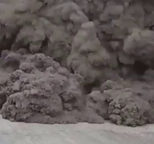 Avalancha de cemento en una fábrica en China Avalancha de cemento en una fábrica en China