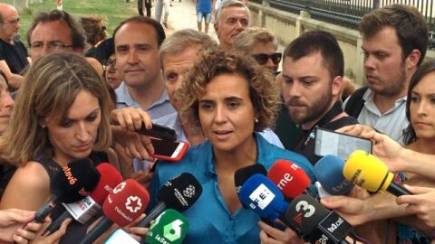 Dolors Montserrat ante los medios