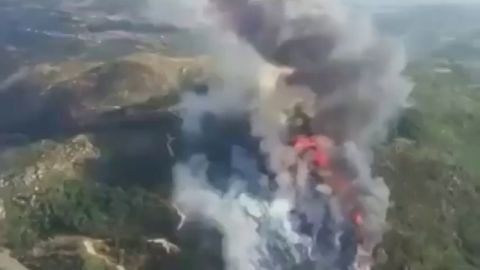 Un incendio arrasa m&aacute;s de 20 hect&aacute;reas en Monterrei, Ourense