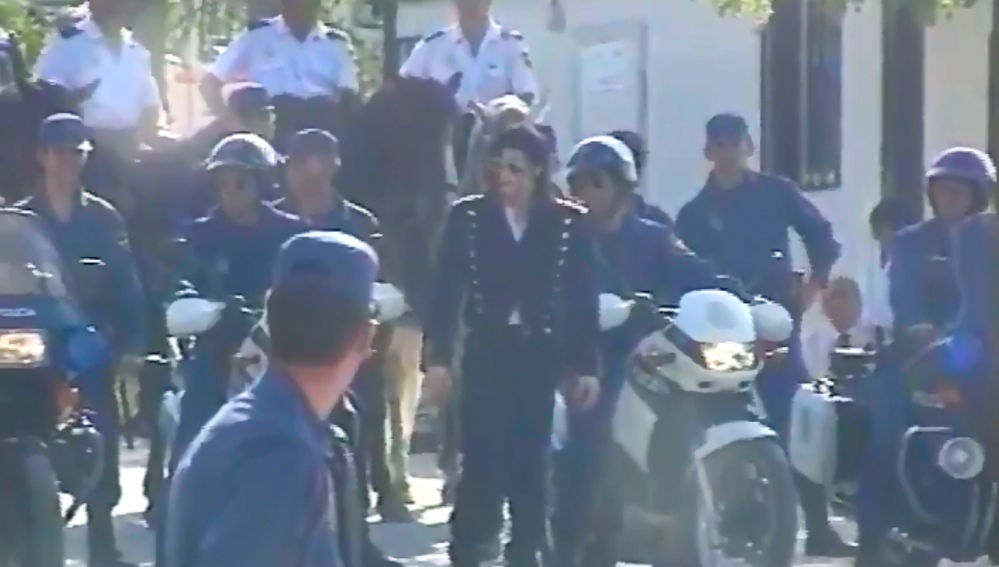 Michael Jackson en un momento del vídeo publicado por la Policía Nacional
