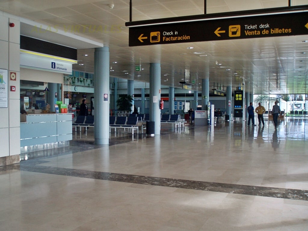 El aeropuerto roza los 900.000 pasajeros en seis meses El aeropuerto roza los 900.000 pasajeros en seis meses