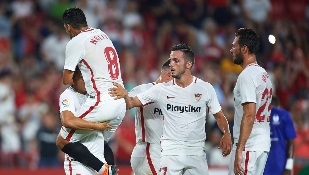 Los jugadores del Sevilla celebran uno de los goles contra el Sigma Olomouc