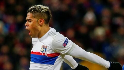 Mariano celebra un gol con el Olympique de Lyon