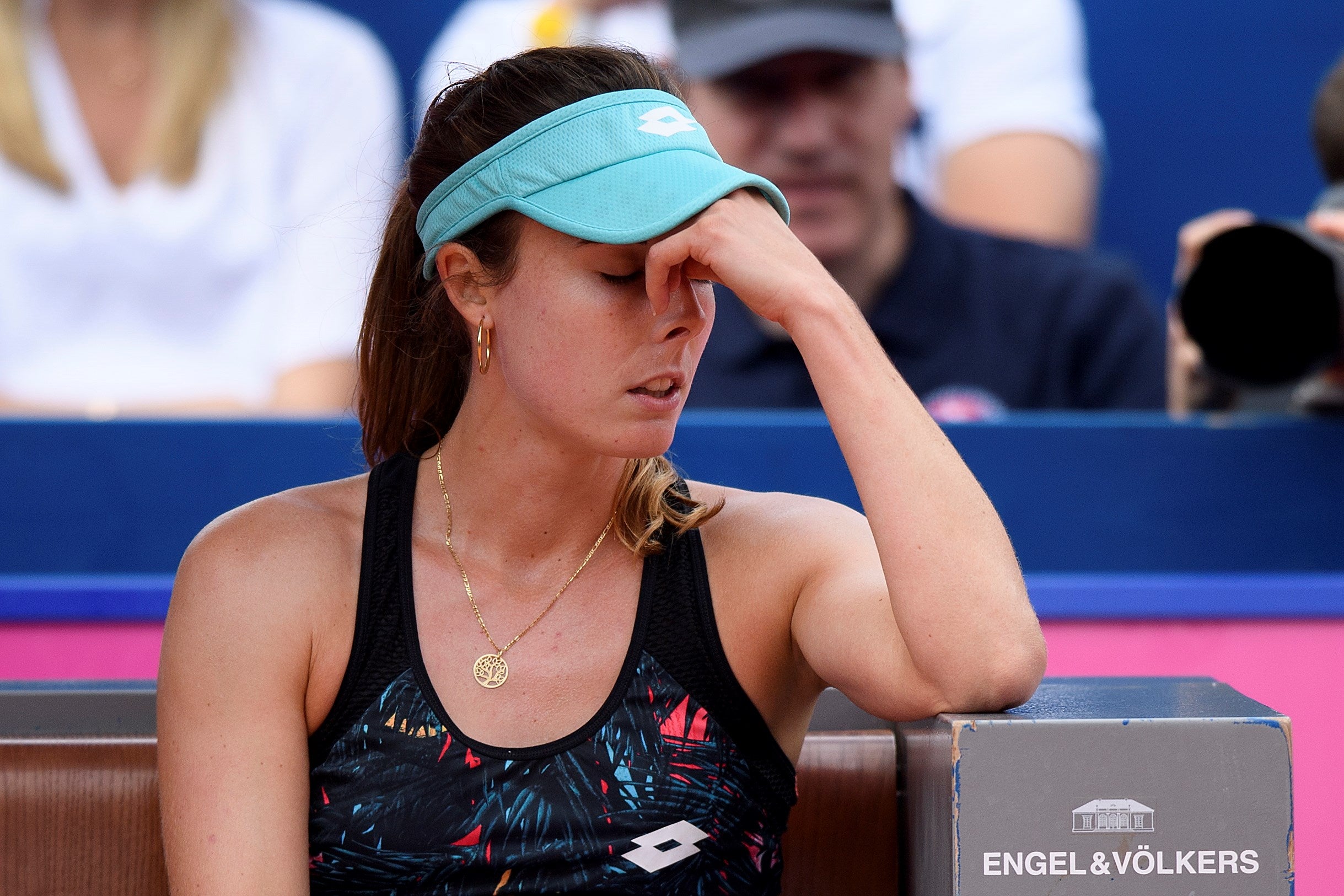 El US Open modifica el reglamento tras sancionar a Alizé Cornet por cambiarse la camiseta El US Open modifica el reglamento tras sancionar a Alizé Cornet por cambiarse la camiseta