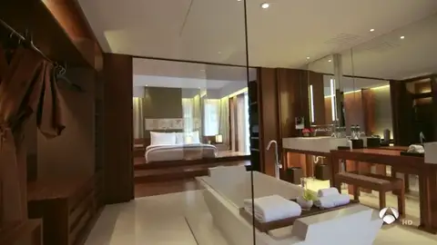 Nueve de cada diez españoles rellena las botellas del minibar de los hoteles Nueve de cada diez españoles rellena las botellas del minibar de los hoteles