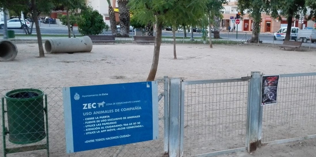 El Ayuntamiento de Elche invierte 700.000 euros en Parques y Jardines en los dos últimos años El Ayuntamiento de Elche invierte 700.000 euros en Parques y Jardines en los dos últimos años