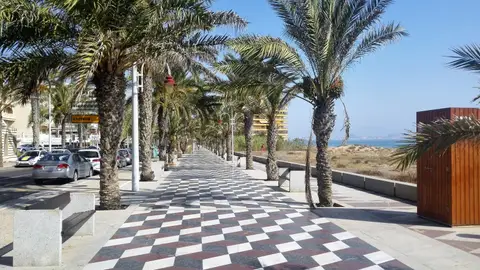 Avenida San Bartolomé de Tirajana de la pedanía de Arenales del Sol de Elche. Avenida San Bartolomé de Tirajana de la pedanía de Arenales del Sol de Elche.
