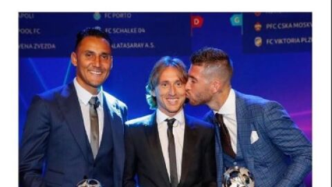 Sergio Ramos felicita a Modric por el premio a mejor jugador del a&ntilde;o por la UEFA